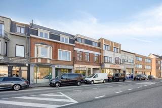 Immo DAVID vous propose : une maison de commerce avec appartement duplexCe bien commercial idéalement situé offre une excellente visibilité et...