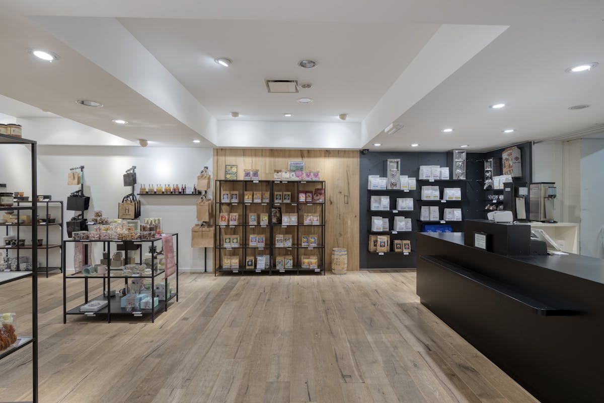 Patrimoniumvennootschap met handelspand en 2 appartementen - foto 4