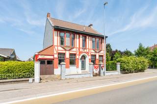 Te koop: Karaktervolle burgerwoning op toplocatie in Gistel – ook interessant als projectgrond!Ontdek deze charmante burgerwoning uit 1920, gelegen...