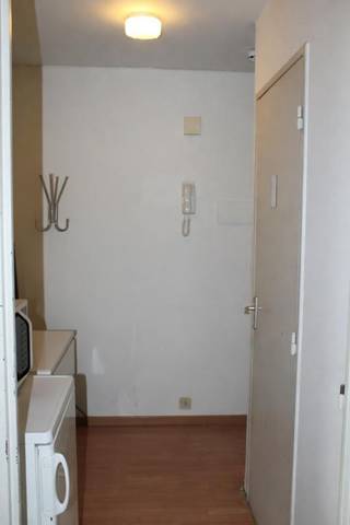 Deze studio met een oppervlakte van 36m² bevindt zich op wandelafstand van Campus IMEC te Leuven en omvat: inkomhal, leefruimte met slaaphoek, keuken toilet badkamer (lavabo, ligbad), terras. Het gebouw is voorzien van een lift. Maandelijkse kosten bedragen € 100. Momenteel is de studio verhuurd en het gebouw wordt beheerd door een syndicus.<br /><br />Voor meer informatie en/of het maken van een afspraak: patrik@ampvastgoed.be en/of 0465/00.40.45