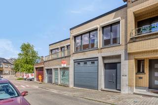 Op zoek naar een ruim en praktisch ingericht appartement op een centrale locatie? Dit duplex appartement combineert comfort, licht en bereikbaarheid...