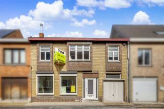 In het centrum van De Klinge bevindt zich deze ruime woning met 3 slaapkamers, garage en een grote tuin. Dit pand biedt heel wat potentieel voor...