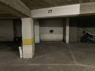 Deze autostaanplaats is gelegen op verdieping -2 in het centrum van Sint-Niklaas, met een vlotte toegang via het Hendrik Heymanplein. De...