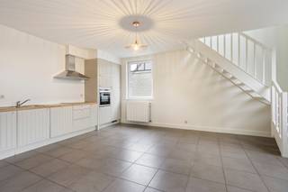 Ontdek dit eigentijds en instapklaar duplexappartement in het hart van Merchtem. Gelegen op wandelafstand van het station, winkels en...