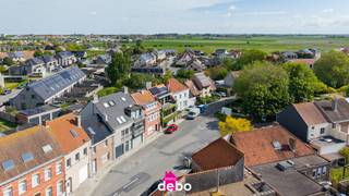 Op een bijzonder gunstige ligging in Bredene bevindt zich dit verzorgd en instapklaar gelijkvloersappartement, ideaal voor wie comfortabel en...