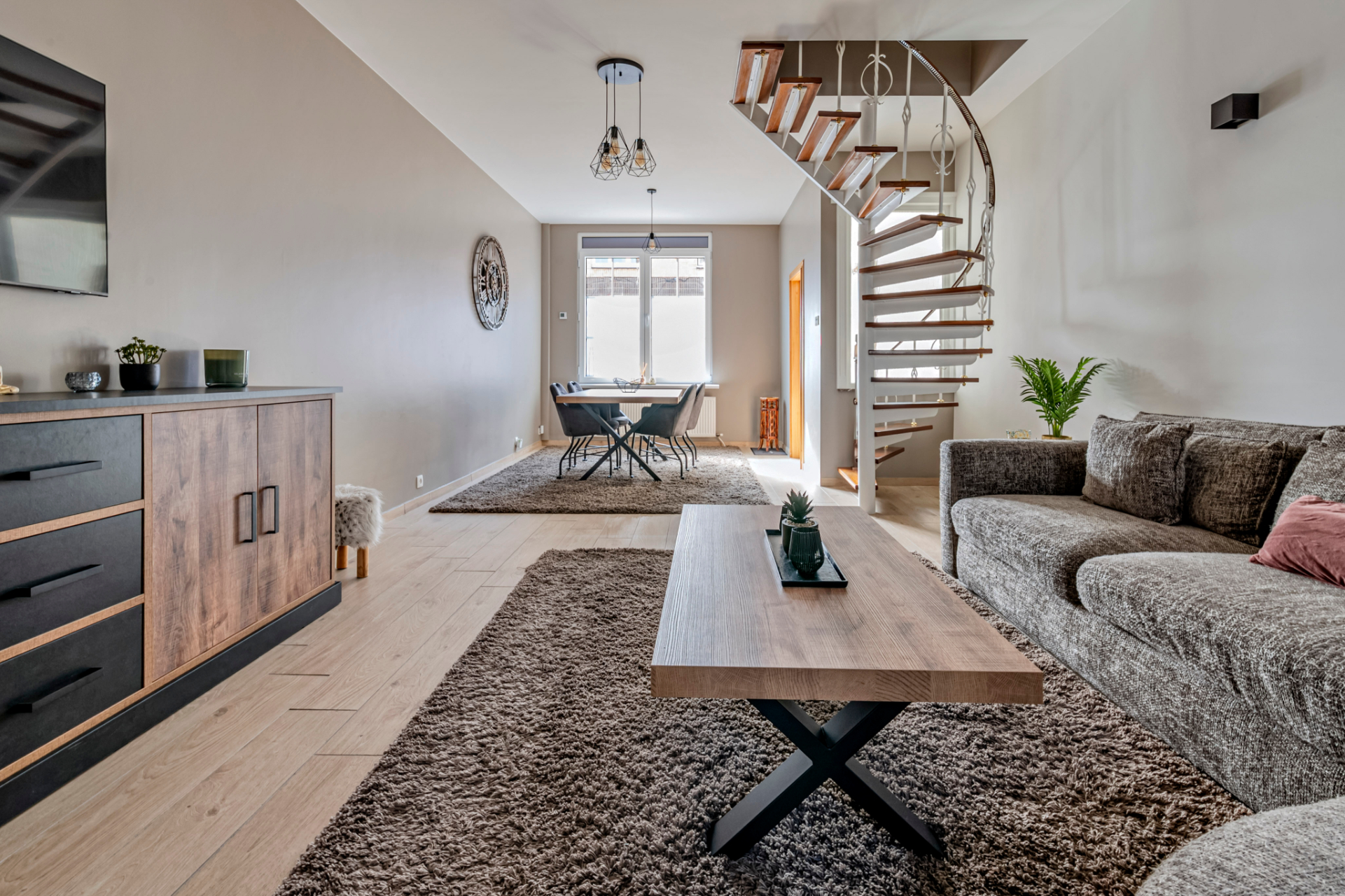 Instapklare woning met 4 slaapkamers aan de rand van de stad. - foto 5