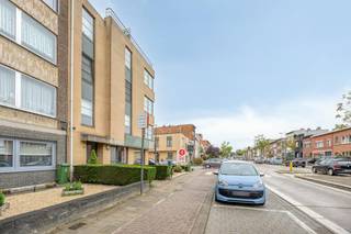 Are you an ambitious entrepreneur looking for a commercial property in a strategic location. Then we offer this corner building for sale at Boterlaarbaan 314 in Deurne. <br /><br />The property is currently furnished as a trendy apartment, but thanks to its appearance and layout, it offers the perfect opportunity to serve as an office space or business. In addition, due to the corner location, the room enjoys a generous amount of natural daylight, which creates a pleasant and professional atmosphere. <br /><br />Layout of the property:<br />- Spacious and bright multipurpose space, ideal for use as an open workplace, reception area or living space.<br />- Modern Kitchen Corner/Kitchenette<br />- Bedroom <br />- Modern bathroom with shower, sink and separate toilet<br /><br />This versatile property for sale in Deurne has excellent advantages, including visibility due to its corner location and flexible layout options. <br /><br />In addition, accessibility is a big plus: public transport stops near the door and you can quickly reach the center or on the Antwerp Ring via the main access roads. <br /><br />Details of this property for sale in Deurne: <br />- Compliant electricity <br />- EPC C = 269 kWh/(m² year) <br /><br />Are you interested in this property for sale in Deurne? Don't hesitate to contact us. Deurne's Dewaele real estate office on the Turnhoutsebaan is happy to be at your service.<br />Would you like a free estimation of your property? call us for an informal conversation on 03/666.66.66 or mail to deurne@dewaele.com<br /><br />Register of measures: pending