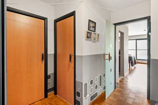 Dit appartement is centraal gelegen met een goede verbinding naar Lier, Koningshooikt, Sint-Katelijne-Waver en centrum Duffel.Scholen, supermarkten,...