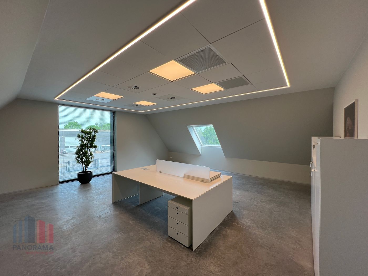 Brand new office building combined with a warehouse on a spacious site for sale in Nazareth - photo 2