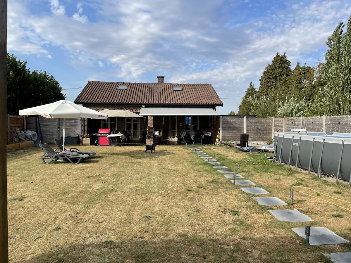 Bungalow spacieux avec appartement d'hôtes ou espace pour une occupation secondaire - photo 1