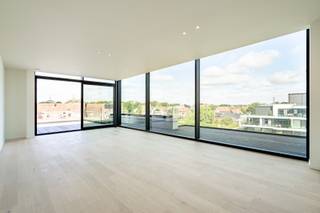 Welkom in Residentie Serengeti. Deze prachtige nieuwbouwrealisatie is een begrip voor kwaliteit en desgin in een oase van groen en rust te Ieper.In...