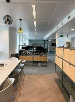 A beautiful building next to the Schuman Roundabout and the European Institutions. Auderghem 22-28 is situated in the heart of the European Quarter and is therefore ideal for any business that is frequently in contact with the European institutions. The building is easily accessible by public transport. There are numerous amenities and facilities in the immediate vicinity of the building.<br />Private toilets, showers and secure cycle parking.<br />Option to rent with furniture and fittings.<br />Floor area between 131 and 344 sqm.<br /><br />• Parking spaces are available (€1,800 per space per year)<br />• Storage space is available (€100 per sqm per year)