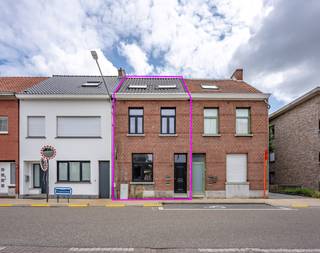 U bent op zoek naar een nieuwbouwwoning die u nog naar eigen smaak kan afwerken? Dan is dit uw kans! Nabij het centrum van Kapellen vinden we...