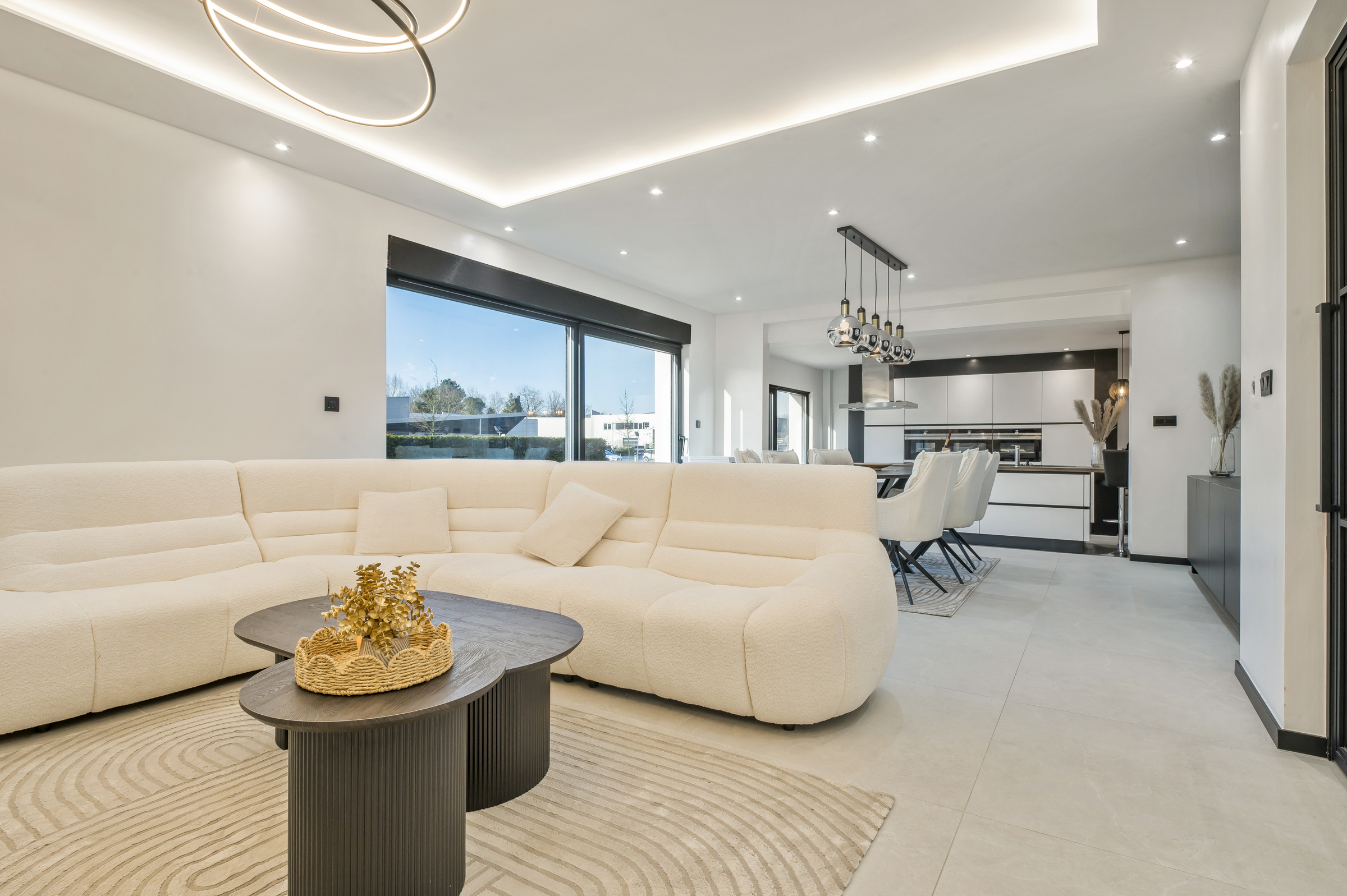 Gerenoveerde bungalow met vlotte bereikbaarheid - foto 1