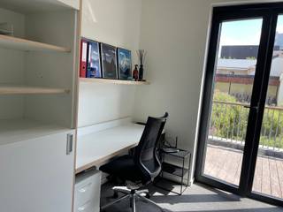 Studentenkamer gelegen in een gezellige studentenresidentie op toplocatie. Deze kamer is gemeubeld en heeft eigen sanitair (douche en toilet).<br />In het gehuurde goed zijn de volgende (nuts)voorzieningen/diensten aanwezig, dewelke gedeeld worden met de andere bewoners: een ingerichte keuken, ruime living, fietsenberging, tv-aansluiting, centrale verwarming en schoonmaak van de gemeenschappelijke delen. <br /><br />De residentie biedt haar studenten een aangename en comfortabele woonomgeving waar samen studeren en ontspannen centraal staan.<br />De huurprijs bedraagt €600 met een provisie van €60 voor de nutsvoorzieningen.<br /><br />Minimum huurtermijn van 1 jaar.