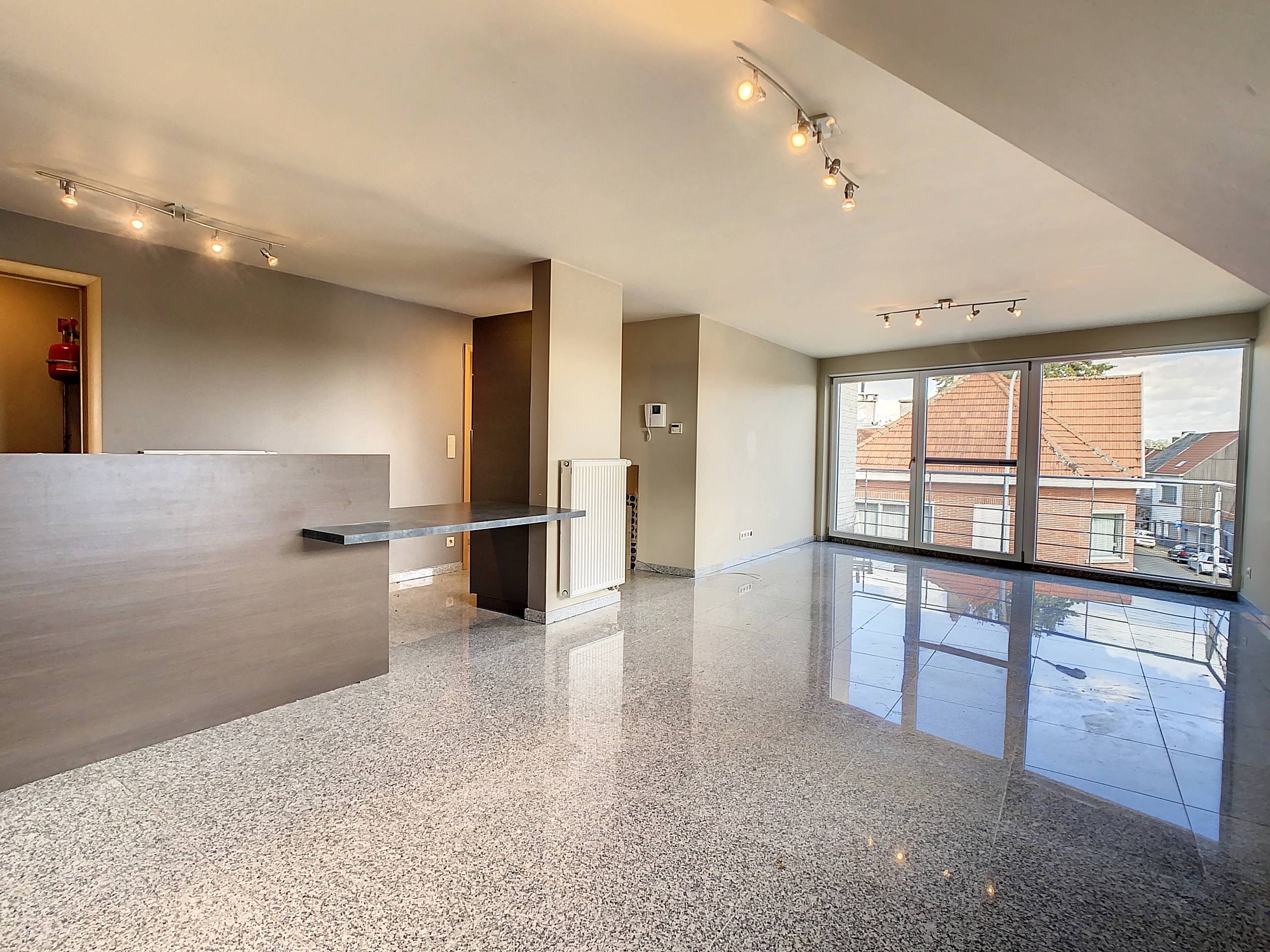 Lichtrijk 2-slaapkamerappartement met terras - foto 5