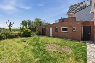 Ce bâtiment mitoyen, situé dans la Vinktstraat 104 à Aarsele (Tielt), est une opportunité unique pour ceux qui recherchent une propriété avec...