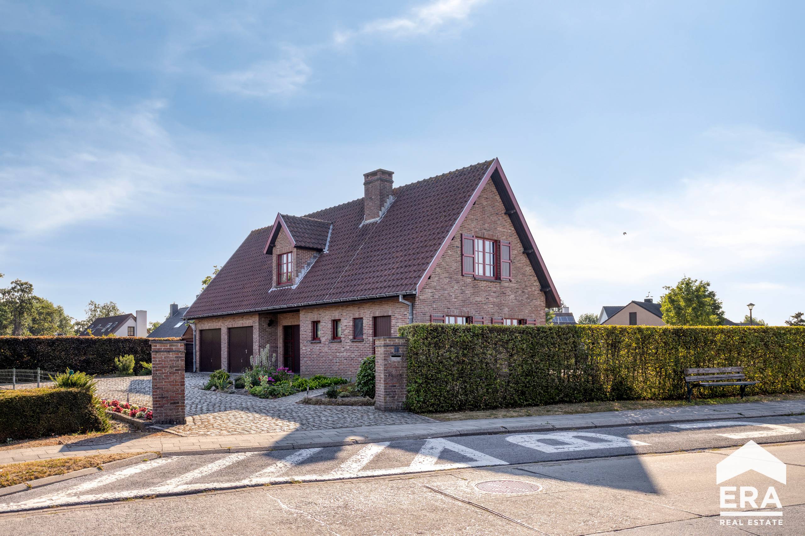 Villa met grote bewoonbare oppervlakte op ruim perceel - foto 2