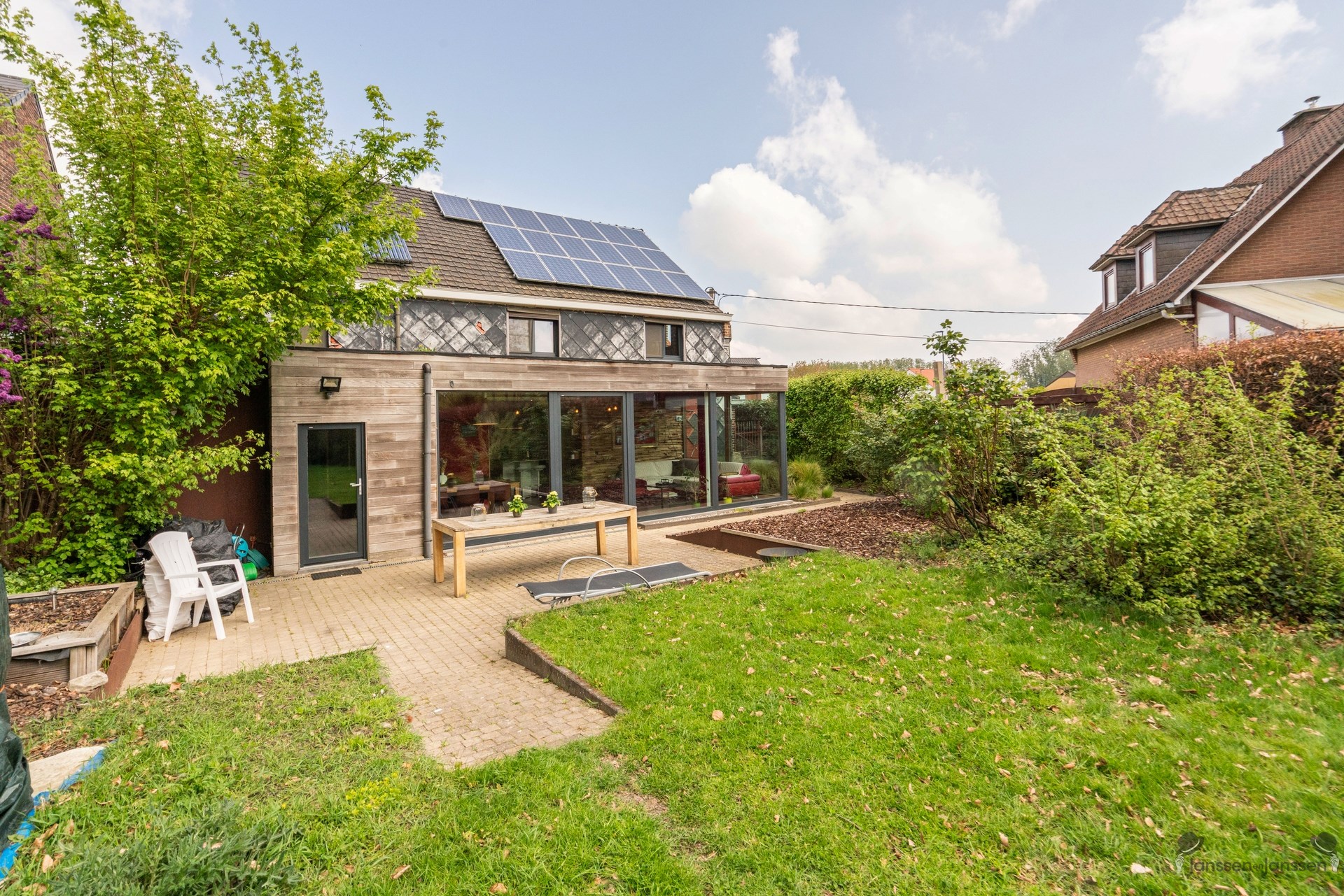 Karaktervolle, volledig gerenoveerde woning met ruime tuin en uitzicht op paardenweide - foto 4