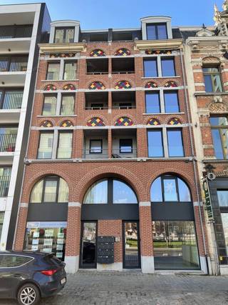 Gelegen Kattendijdok Westkaai nr 30 gelijkvloerse handelsruimte zowel geschikt als winkel of kantoor instapklaar opp +/- 95 voorzien van tegelvoer...