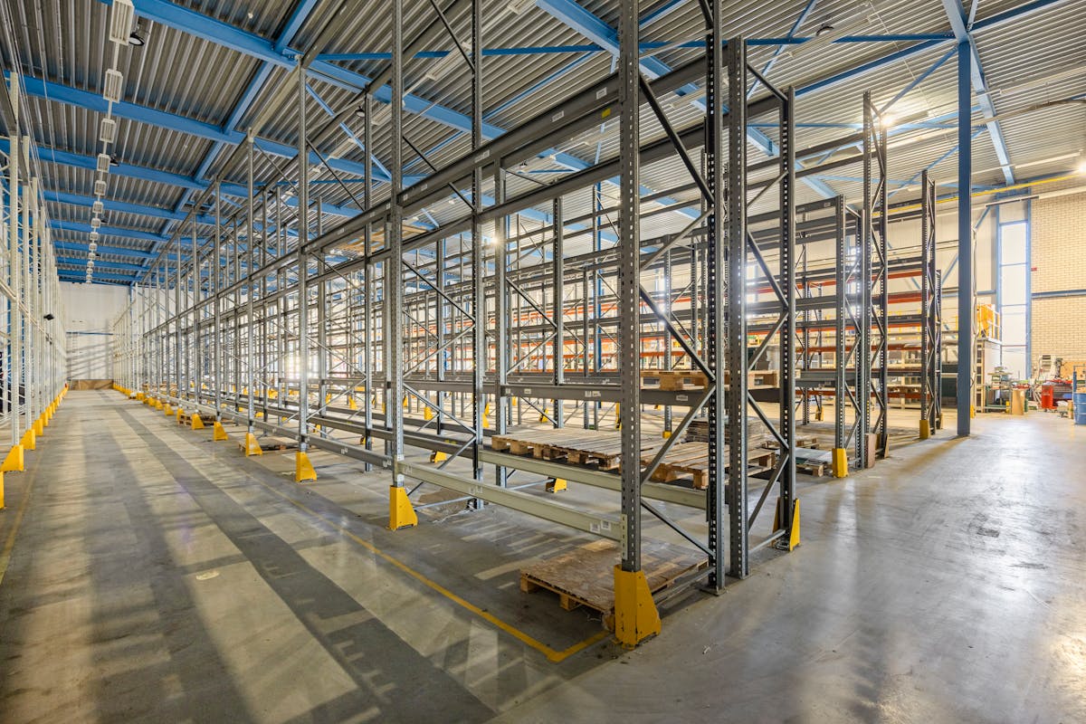 Bedrijfsgebouw (2.240 m²) met buitenruimte te koop in Tienen - foto 3