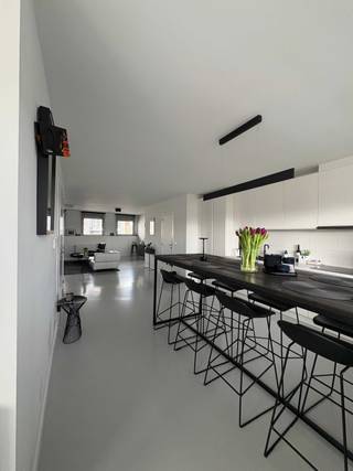 Op een bijzonder centrale locatie aan de Mechelsesteenweg, vlak bij de Leien en op wandelafstand van het bruisende hart van Antwerpen, bevindt...