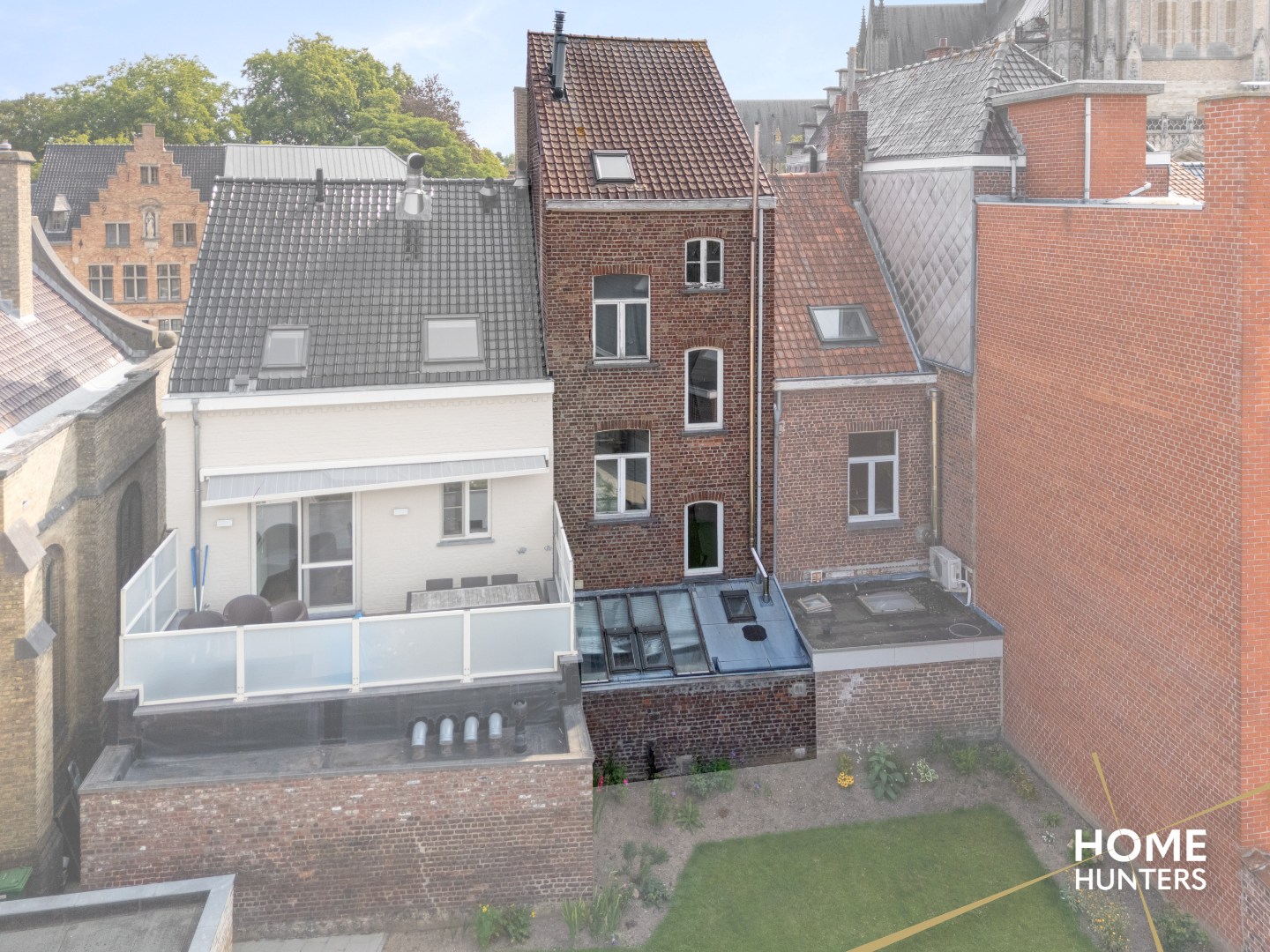 Een verborgen parel in het hart van Ieper – wonen, werken én genieten op één unieke locatie - foto 2