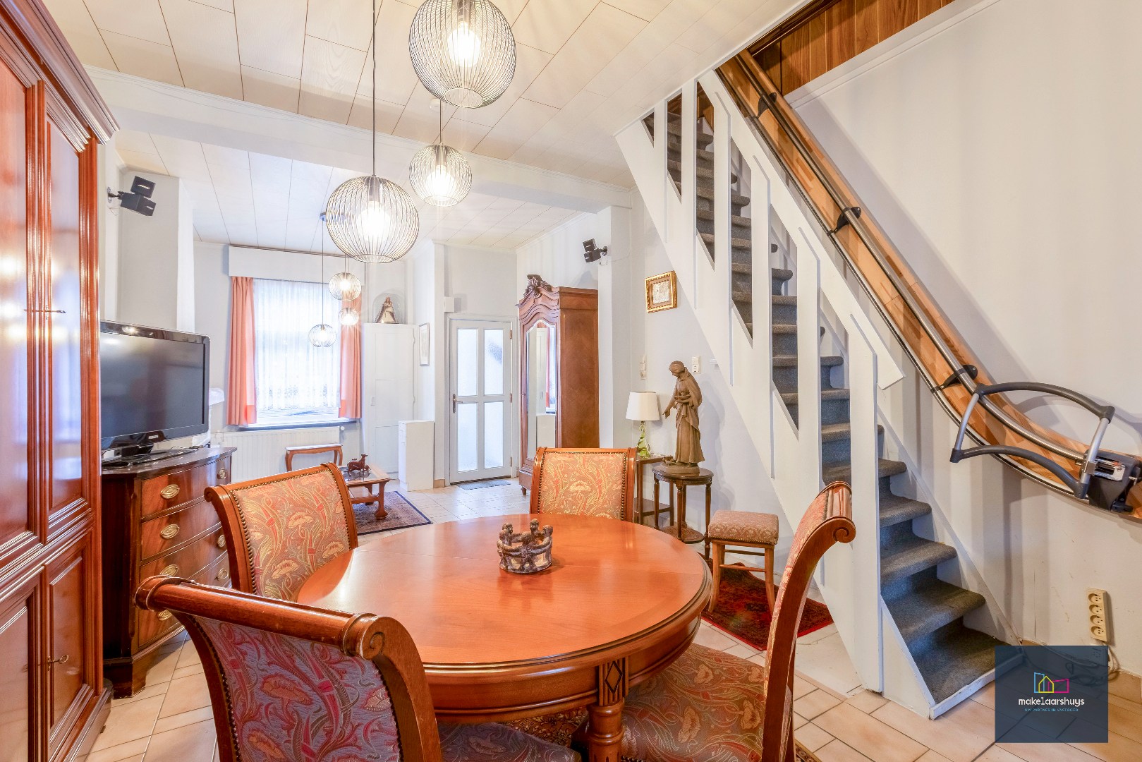 Charmante op te frissen rijwoning met ruime stadstuin - foto 4