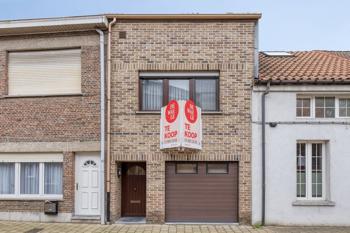 Huis te koop met 2 slaapkamers, terras en inpandige garage - foto 1