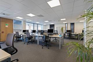 Bureau d'environ 390 m² à louer dans le complexe Z-Offices à Zwevegem. Z Offices se compose de deux immeubles de bureaux individuels...