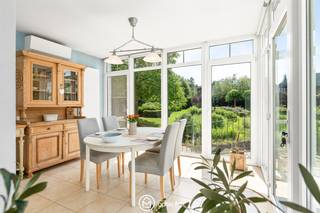Welkom aan de Maastrichtersteenweg 269 in Hasselt.<br /><br />Unieke villa op een ruim perceel met parktuin nabij centrum Hasselt te koop.<br /><br />Stap binnen in deze charmante en ruime villa op een prachtig perceel van 24a71, waar karakter, comfort en volledige privacy samenkomen. Met haar parktuin, torenkamer en glazen uitbouw met panoramisch tuinzicht biedt deze woning een uitzonderlijke woonbeleving op een rustige ligging, vlak bij het centrum van Hasselt.<br />Troeven van deze villa te koop op een rij
<ul>
	<li><span>Perceel van 24a71 met aangelegde parktuin en boomgaard</span></li>
	<li><span>4 slaapkamers + extra multifunctionele ruimte</span></li>
	<li><span>Torenkamer met uniek karakter</span></li>
	<li><span>Lichtrijke leefruimte met parketvloer en open haard</span></li>
	<li><span>Glazen eetruimte met panoramisch zicht op de tuin, met airco &amp; verwarming</span></li>
	<li><span>Volledig uitgeruste keuken met granieten werkblad en kwalitatieve toestellen</span></li>
	<li><span>2 badkamers + apart gastentoilet</span></li>
	<li><span>Volledig onderkelderd met o.a. dubbele garage, wasplaats, wijnkelder, hobbyruimte en stockage</span></li>
	<li><span>Houten tuinberging, kiosk en open carports</span></li>
	<li><span>Ruime oprit met dubbele poort en veel parkeergelegenheid</span></li>
	<li><span>EK conform</span></li>
	<li><span>Asbestveilig</span></li>
	<li><span>Rustige ligging, dicht bij het centrum van Hasselt</span></li>
	<li><span>Mogelijkheid tot uitbreiding of bijbouw</span></li>
</ul>
Interesse in deze bijzondere villa in Hasselt?<br />Contacteer ons voor een bezoek en ontdek zelf de charme en het potentieel van deze unieke eigendom.<br /><br />Optie M vastgoed I carine@optie-m.be I 0478/41 58 70.<br /><br />Benieuwd naar de waarde van jouw woning? Neem vrijblijvend contact met ons op via bovenstaande gegevens, we helpen je graag verder.<br /><br />Stedenbouwkundige inlichtingen: VG, Wg, GVV, Gmo