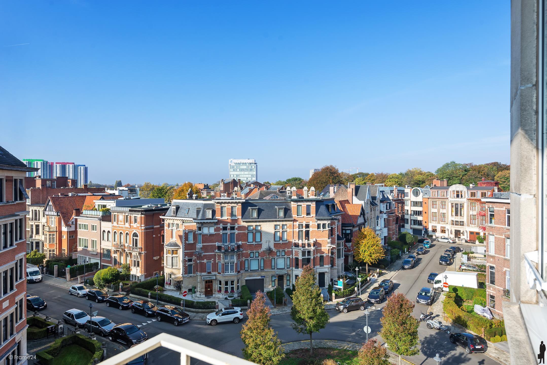 Zeer licht appartement op een absolute toplocatie. - foto 1