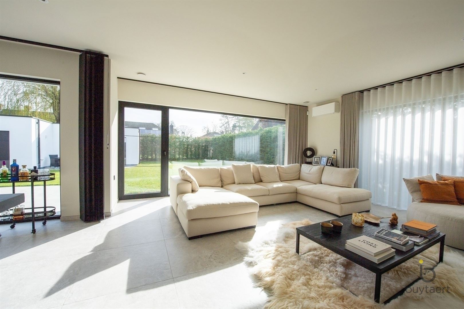 Knappe GELIJKVLOERSE villa + bijgebouw te Halle! - foto 5