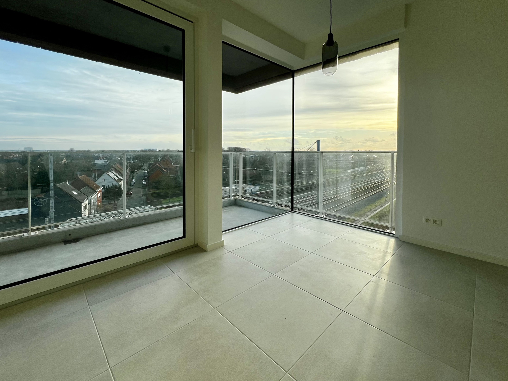 Splinternieuw 2 slaapkamer appartement nabij het station - foto 2