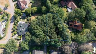<p>Schitterend villaperceel van 1.439 m² voor de oprichting van een villa/ eengezinswoning. Deze villagrond ligt in een bosrijk en residentieel villapark in de buurt van natuurgebied "De Liereman" en op slechts 5 autominuten van de E34 Antwerpen-Eindhoven. Het perceel is ideaal georiënteerd en bovendien doodlopend omgeven door groen en biedt rust en privacy.</p>
<p>Bijzonderheden:</p>
<p>- Oriëntatie achtergevel: Noordoost<br />- Straatbreedte 40m<br />- Niet gelegen in een risicozone voor overstromingen<br />- Woonparkgebied<br />- Bosdecreet van toepassing<br />- Nutsvoorzieningen aanwezig in de straat<br />- Geen bouwverplichting<br />- Bouwvoorschriften op aanvraag verkrijgbaar</p>