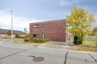 Nieuwbouw woning met in Opoeteren (Maaseik) onder registratie!!Zeer ruime, comfortabele woning te koop met 4 tot 5 ruime slaapkamers. Rustige...