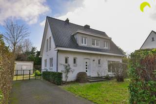 Op de grens van Kontich en Hove bieden wij u deze solide open bebouwing op een zuidoost gericht perceel van 589 m².Deze locatie biedt u in de directe...