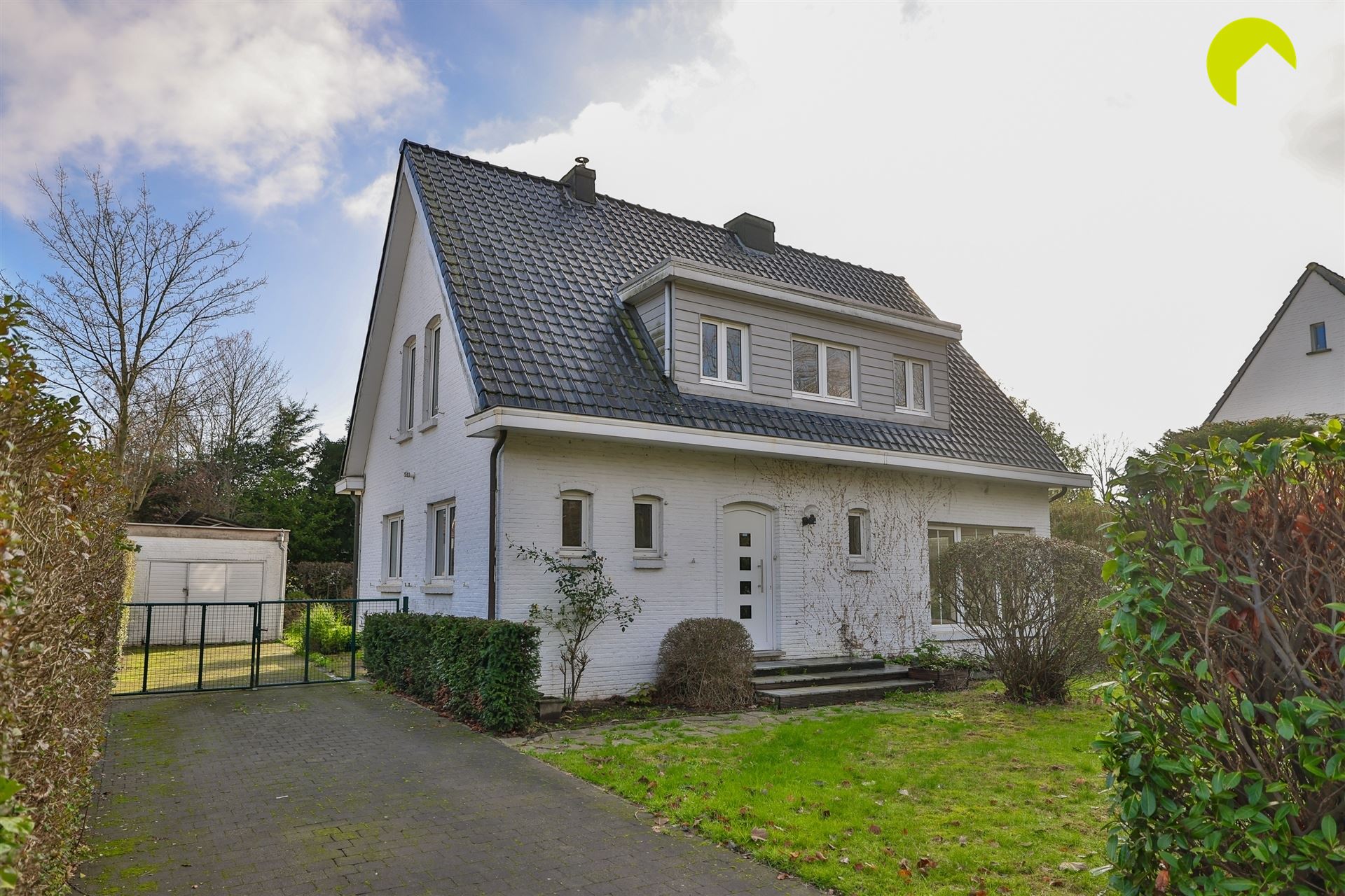 Degelijke open bebouwing met ruime garage! - foto 2