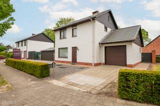 Deze vrijstaande woning uit 1980 is gelegen in een rustige, groene en bijzonder kindvriendelijke woonwijk in Brasschaat. Dankzij de centrale...