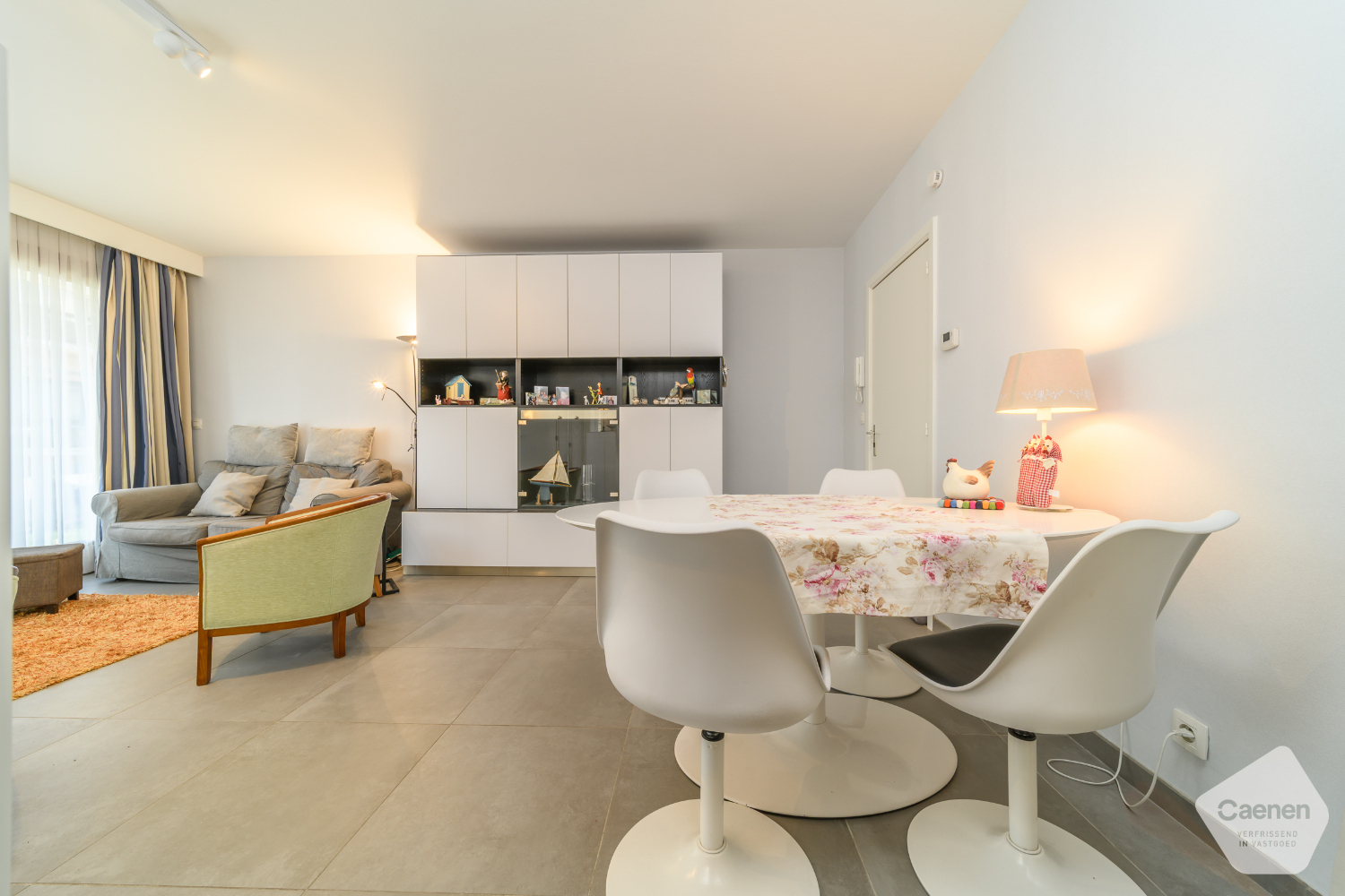 Recent gerenoveerde ruime studio met slaaphoek en terras in hartje De Panne - foto 2