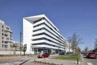 WHITE ANGLE is een slim, duurzaam en innovatief kantorencomplex in het nieuwe City Dox gebied. Het biedt 6 niveaus gewijd aan kantoorruimten,...