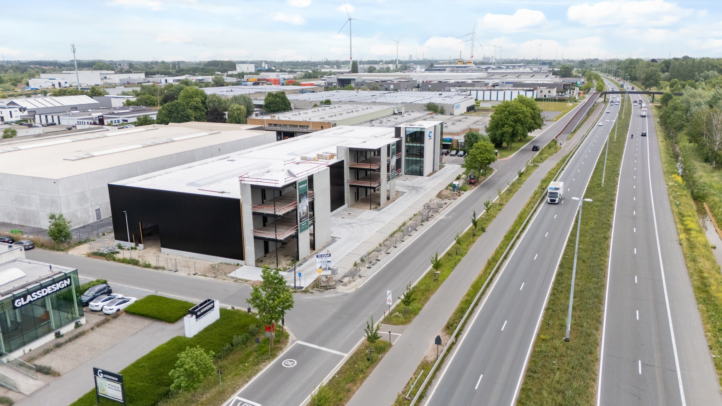 Nieuwbouw bedrijfsunit langs R4 bestaande uit kantoor en magazijn - foto 3