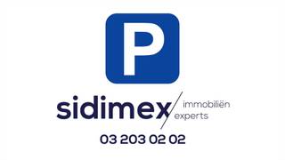 In een zijstraat van de Meir bieden wij meerdere ondergrondse parkeerplaatsen te huur aan. De staanplaatsen bevinden zich in een veilige en goed bereikbare parkeergarage, pal in het stadscentrum.<br /><br />Huurprijs €100,00/ maand + 21% btw, wat neerkomt op €121,00 inclusief btw.<br />Er zijn geen bijkomende kosten. Bovendien is het mogelijk om te huren via een vennootschap. <br /><br />De plaatsen (P1-16-17-21) zijn onmiddellijk beschikbaar.<br /><br />Voor meer info contacteer ons via immo@sidimex.be of 03 203 02 02