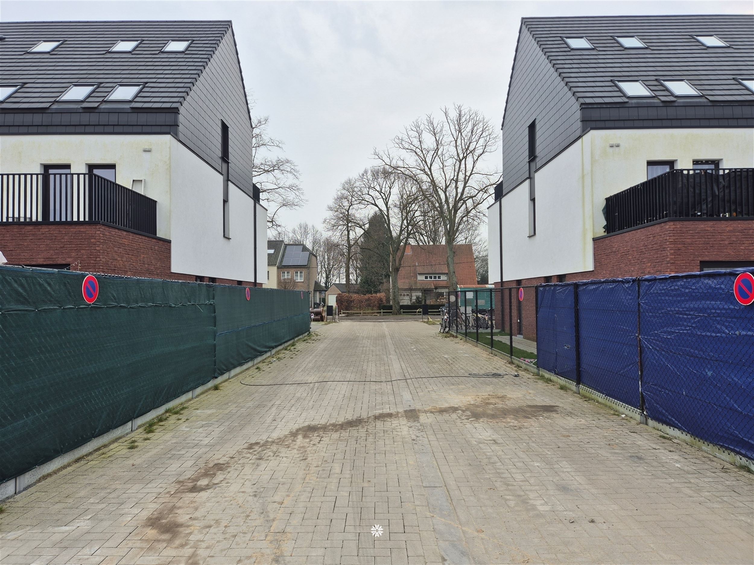Ruime nieuwbouw garage (40m²) te huur in Lokeren - foto 4