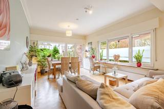 <p><span>Prachtig instapklaar appartement met 2 slaapkamers en garagebox!</span></p><p><span>Dit appartement is gelegen nabij de Sterre, ontzettend vlot bereikbaar, zowel met de trein, bus als met de auto!</span></p><p><span>In de stad, met enkele parken in de nabijheid zoals het Maaltebruggepark, het park Paul de Smet de Nayer, het Citadelpark of natuurpark Overmeers.</span></p><p><span>Het appartement is gelegen op het gelijkvloers, met een terras, waar u heerlijk kan genieten van de ochtend- of middagzon!</span></p><p><span>Het appartement beschikt over een inkomhal, een ruime lichtrijke woonkamer met aansluiting naar het terras, een ingerichte keuken, 2 slaapkamers, toffe badkamer en een apart toilet.</span></p><p><span>Een kelder én garagebox zijn inbegrepen in de prijs.</span></p><p><span>Elektriciteit conform (!), EPC D (geen renovatieplicht)!</span></p><p><span>Bent u ook volledig gecharmeerd door dit topappartement? Plan uw bezoek!</span></p><p><span>Si in aanvraag. EPC 356 kWh/(m²jaar), uc 558785; G-score A, P-score A.</span></p><p><span> </span></p>