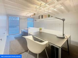 Het kantoor beschikt over een eigen ingang, wat zorgt voor maximale privacy en toegankelijkheid. De ruimte van 40 m² is lichtrijk en uitgerust...