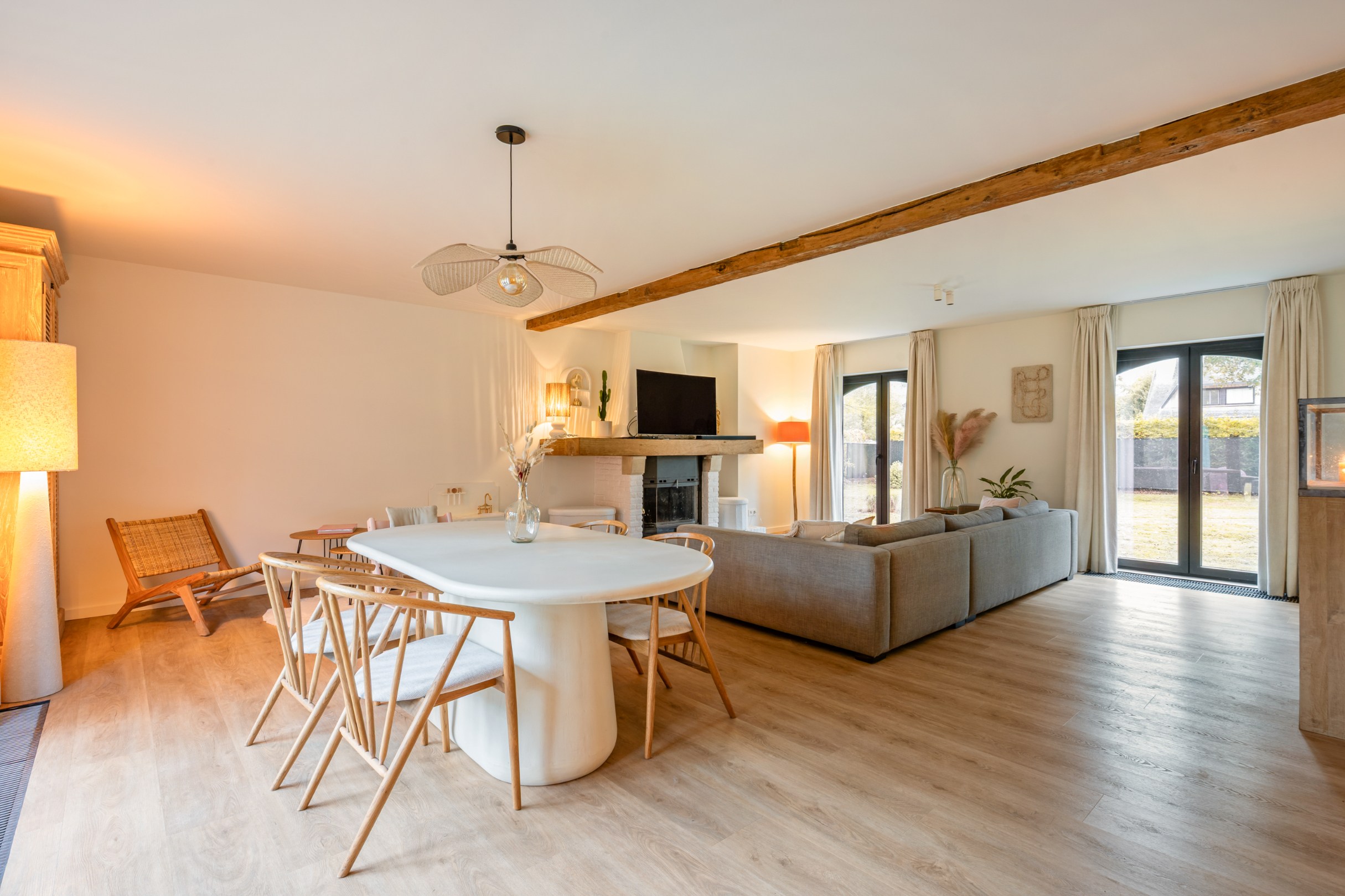 Zeer mooi gerenoveerde woning op de grens met Schilde - foto 2