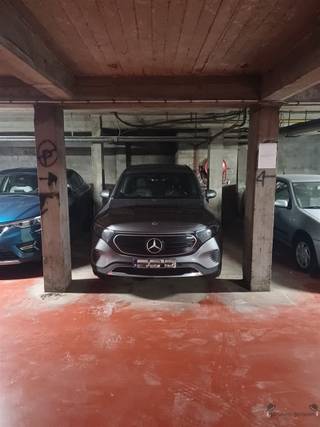 Autostaanplaats in kelderverdieping van een appartementsgebouw. Ondergrondse staanplaats in appartementsgebouw van ca. 200 appartementen aan het...