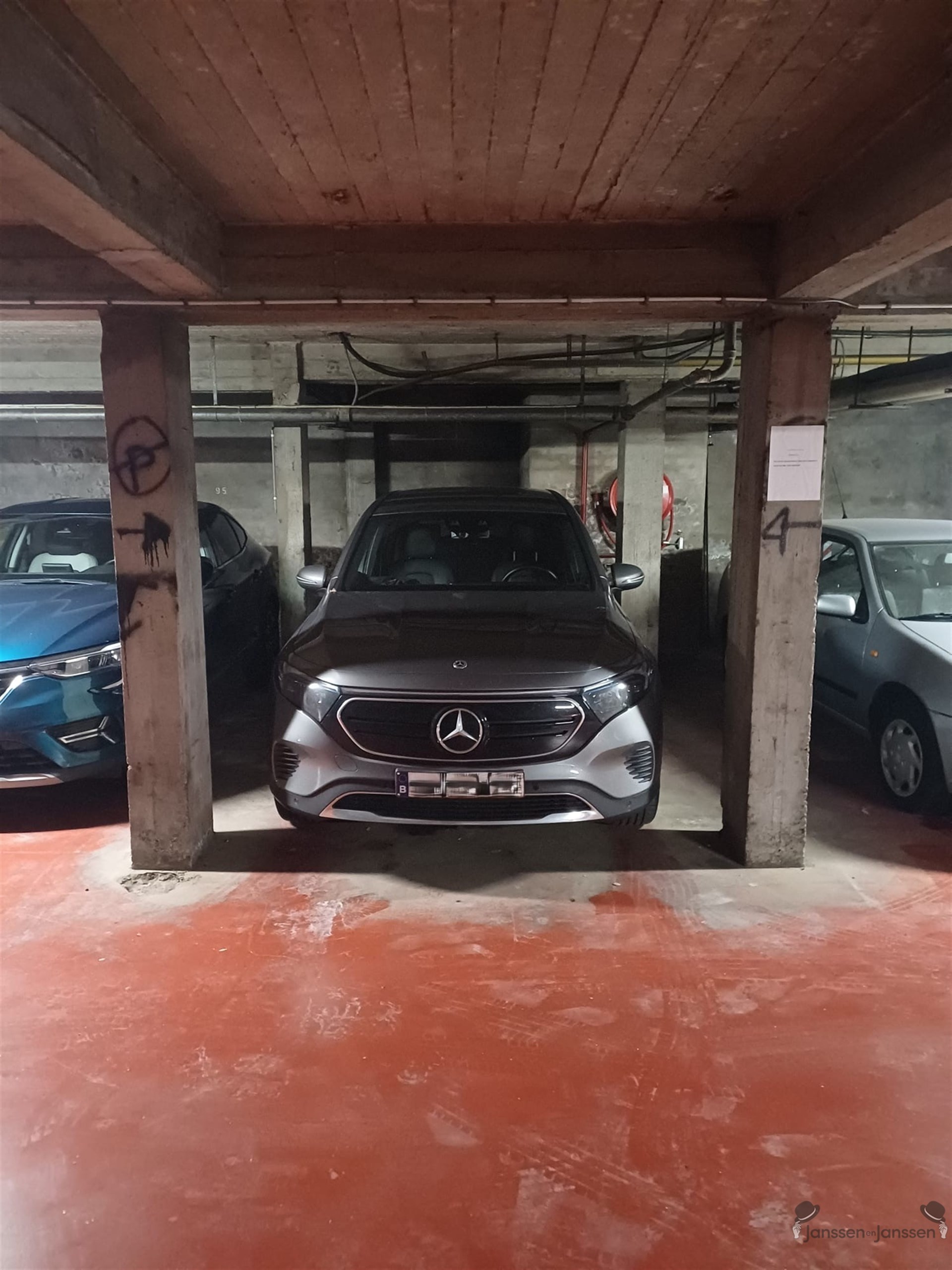 Autostaanplaats in kelderverdieping van een appartementsgebouw - foto 1