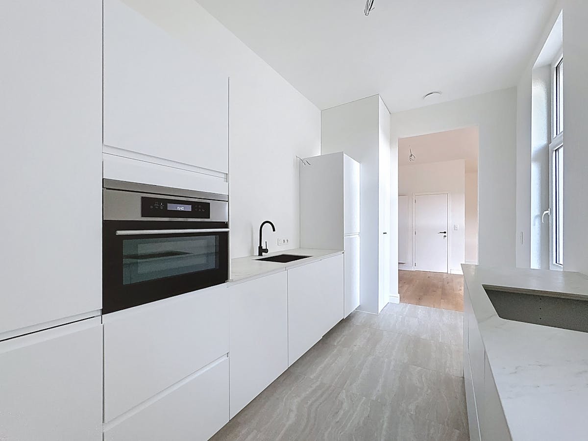 Gerenoveerd 1-slaapkamerappartement te huur in Berchem - foto 3